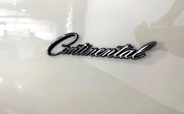 Lincoln-Continental-1966-Classic-Car-7