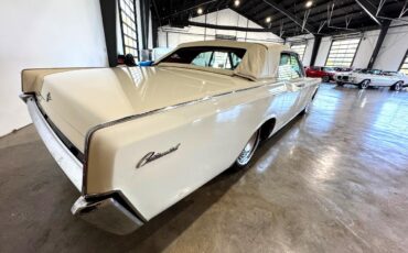 Lincoln-Continental-1966-Classic-Car-8