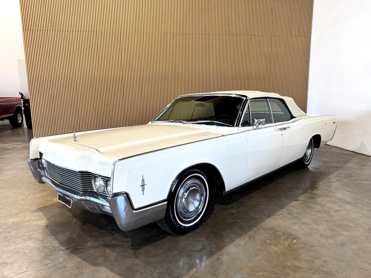 Lincoln-Continental-1966-Classic-Car