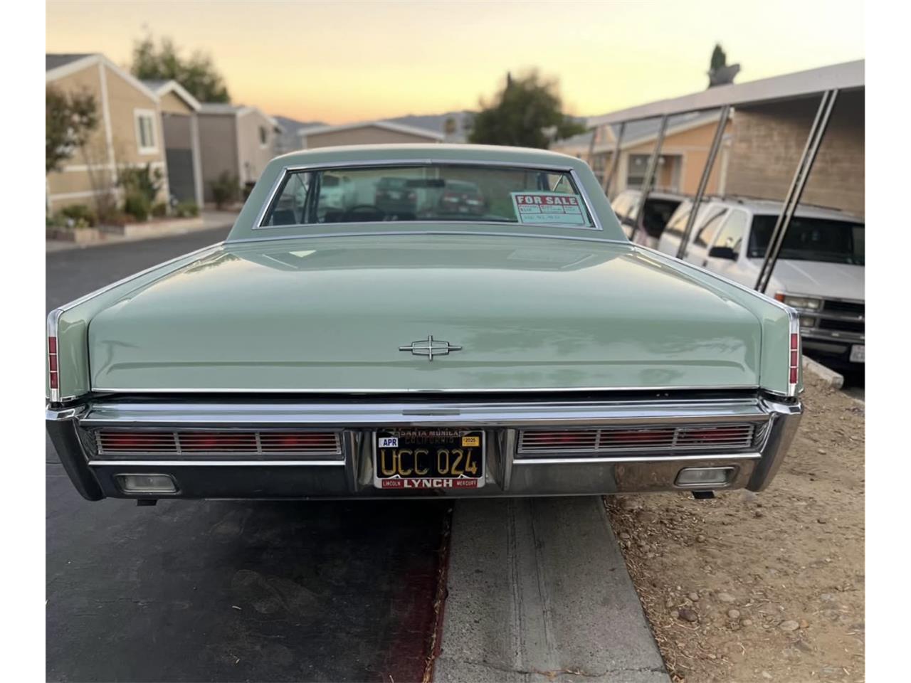Lincoln-Continental-1966-Mint-Green-Dark-Green-1