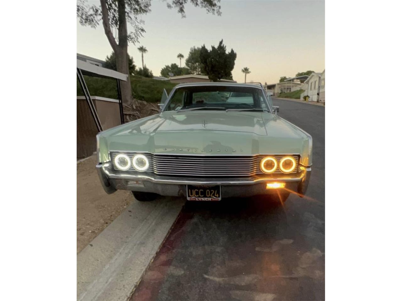 Lincoln-Continental-1966-Mint-Green-Dark-Green-11