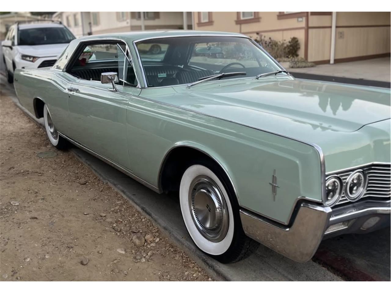 Lincoln-Continental-1966-Mint-Green-Dark-Green-3