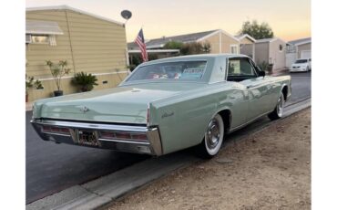 Lincoln-Continental-1966-Mint-Green-Dark-Green