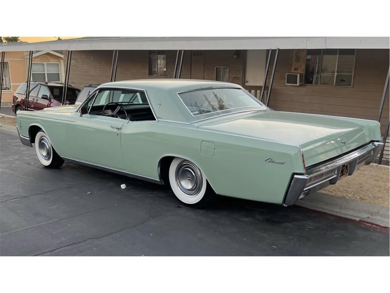Lincoln-Continental-1966-Mint-Green-Dark-Green-4