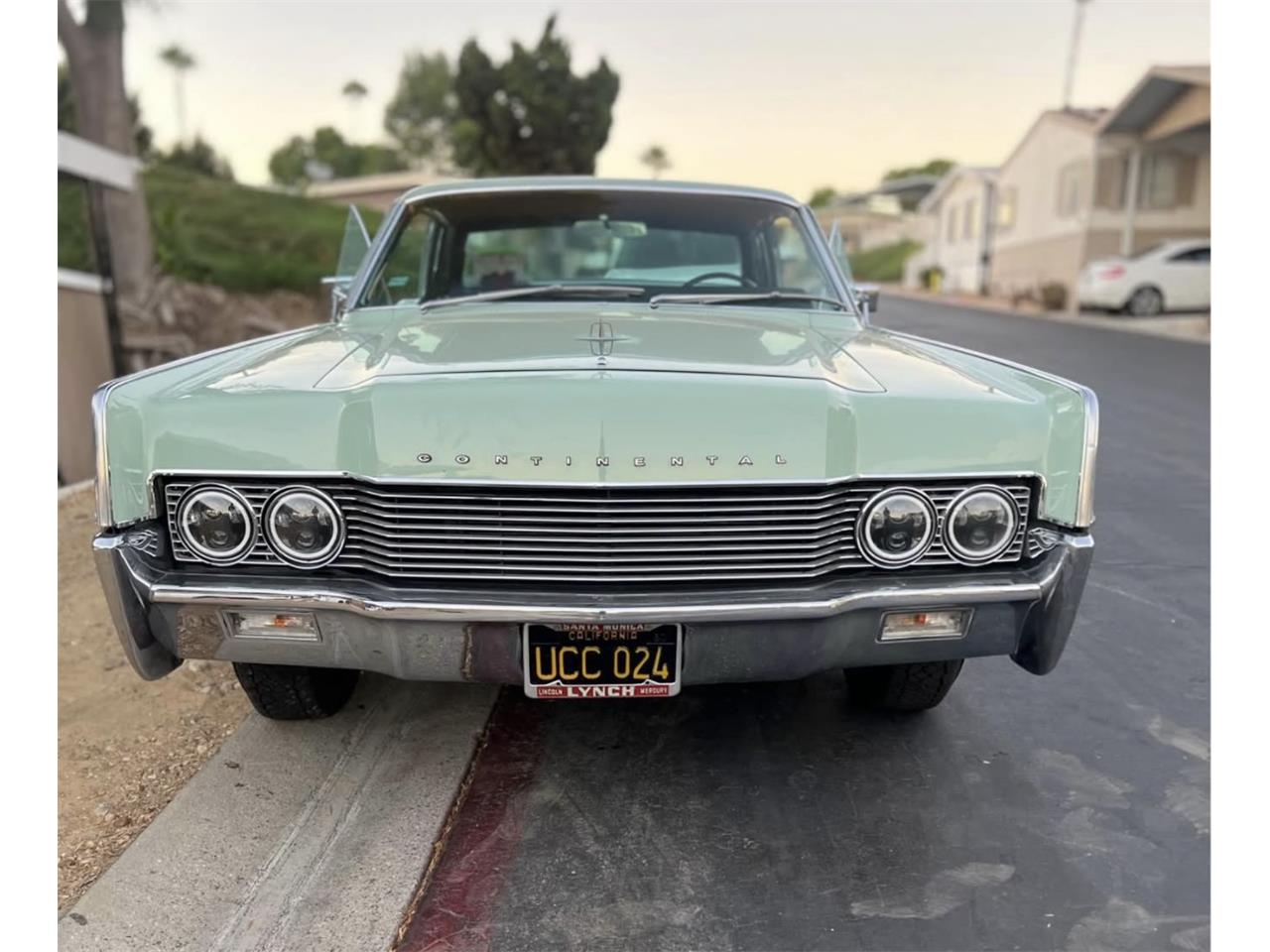 Lincoln-Continental-1966-Mint-Green-Dark-Green-5