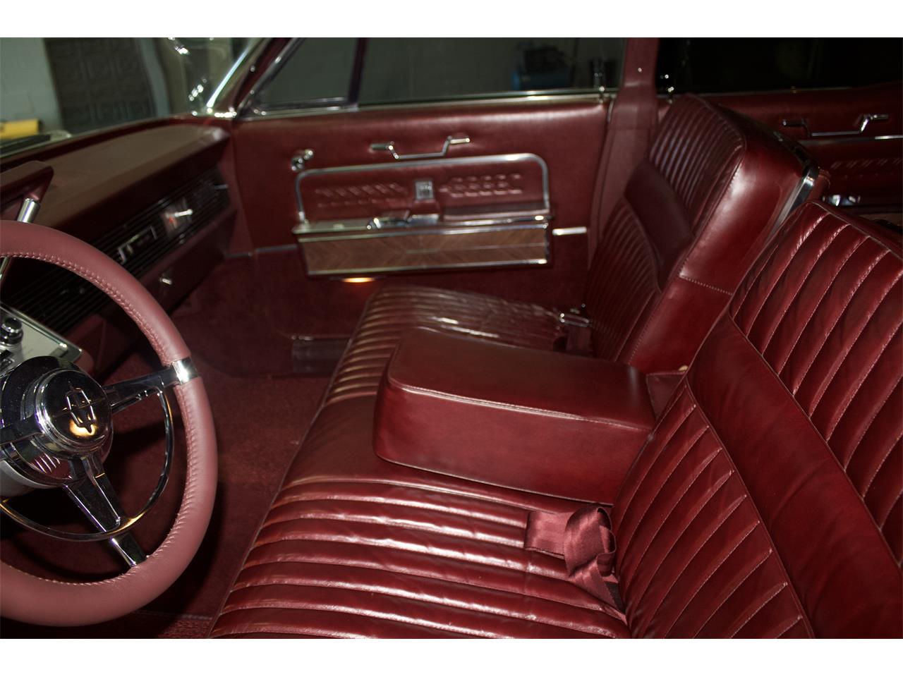 Lincoln-Continental-1966-White-Red-1