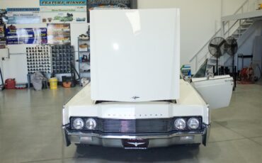 Lincoln-Continental-1966-White-Red-10