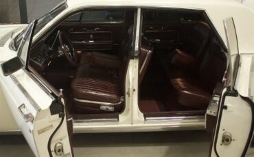 Lincoln-Continental-1966-White-Red-13