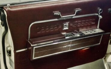 Lincoln-Continental-1966-White-Red-14