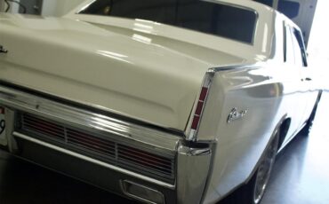 Lincoln-Continental-1966-White-Red-25