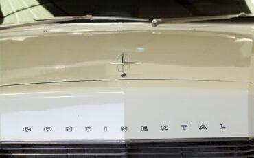 Lincoln-Continental-1966-White-Red-26