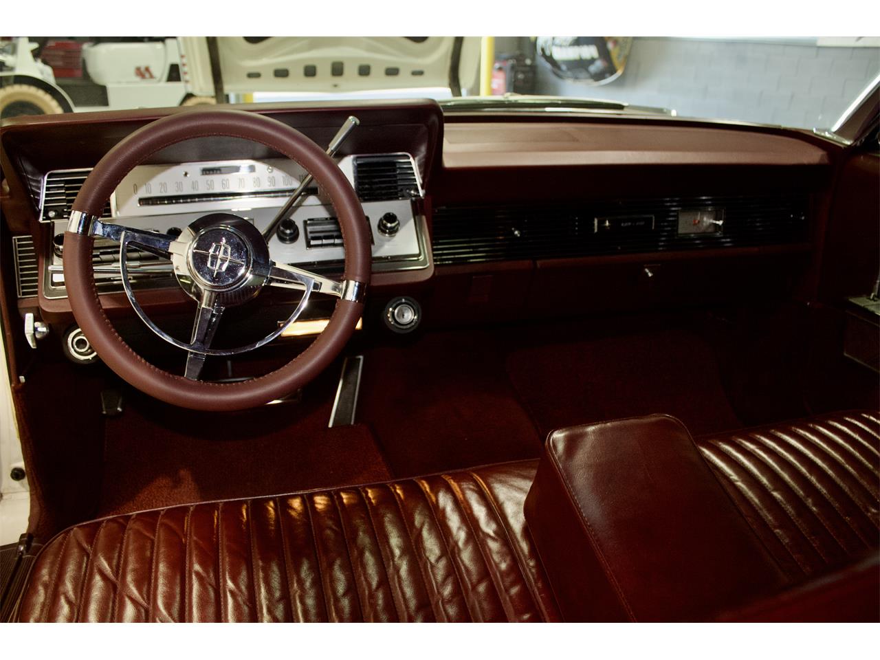 Lincoln-Continental-1966-White-Red-30