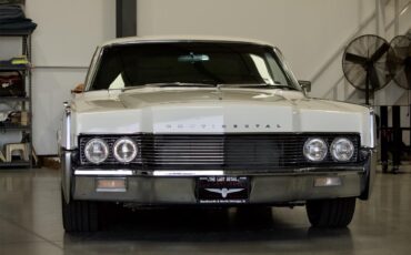Lincoln-Continental-1966-White-Red-4