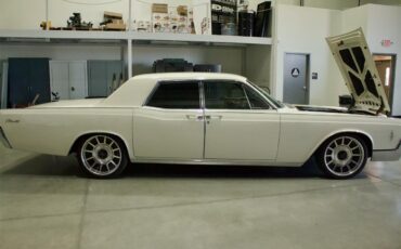 Lincoln-Continental-1966-White-Red-6