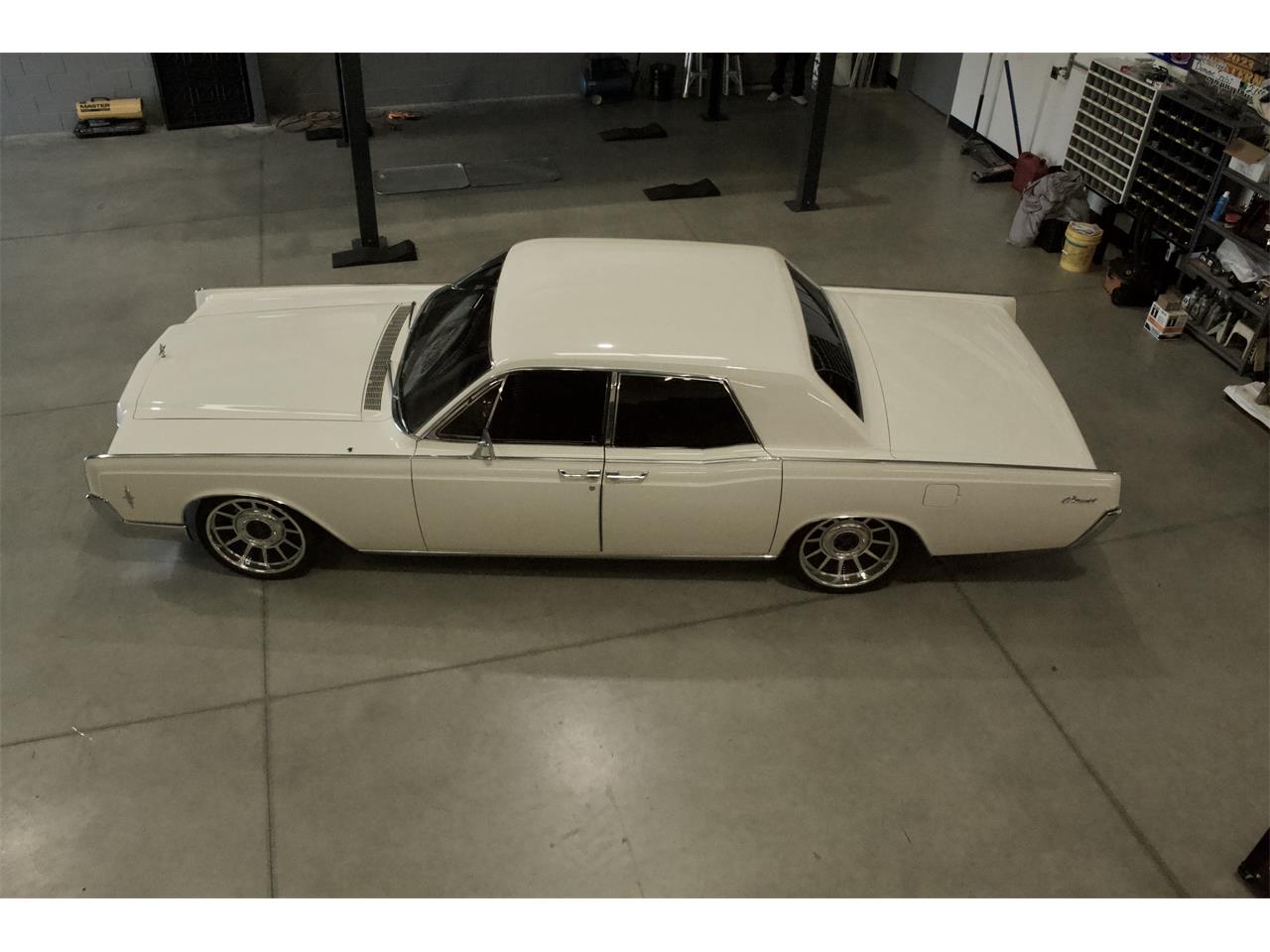 Lincoln-Continental-1966-White-Red-9