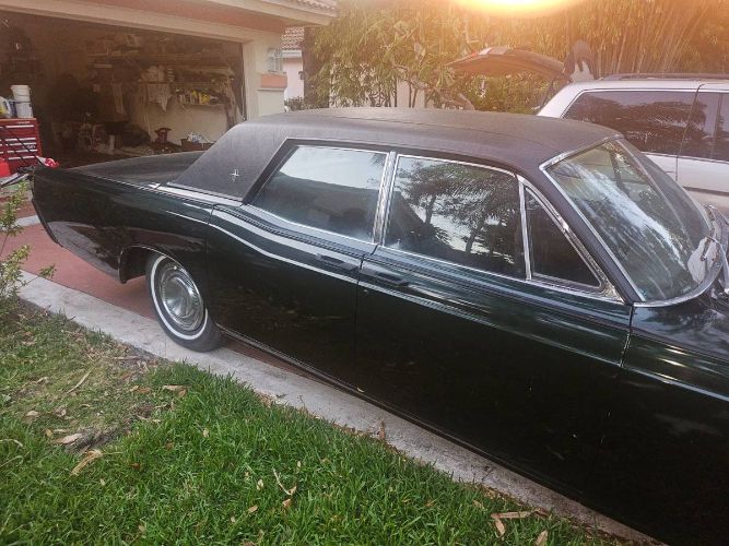 Lincoln-Continental-1968-Green-2