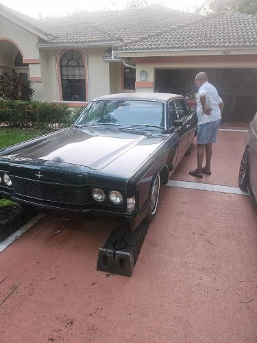 Lincoln-Continental-1968-Green-3