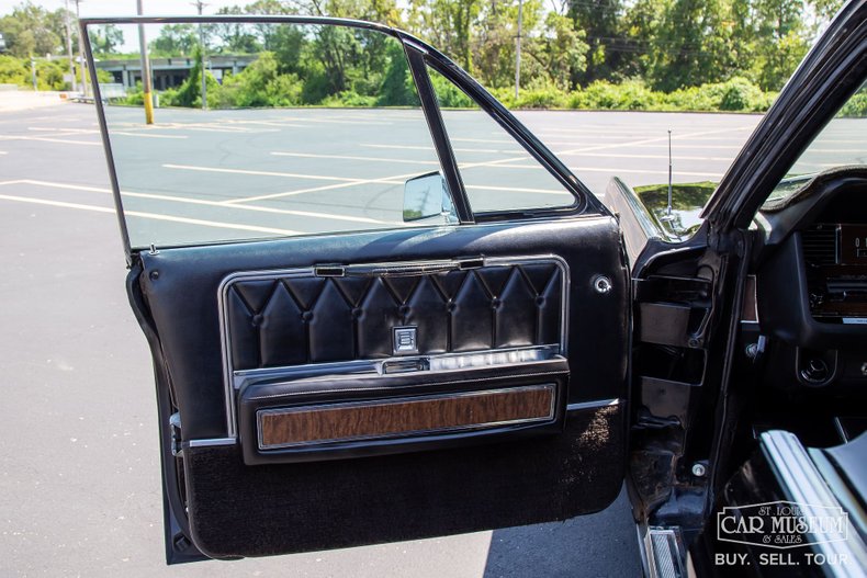 Lincoln-Continental-1969-Black-Black-Leather-27