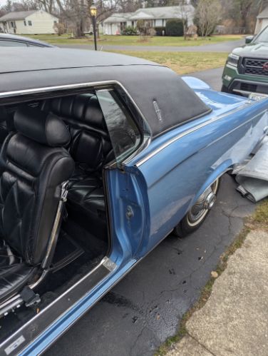 Lincoln-Continental-1969-Blue-2
