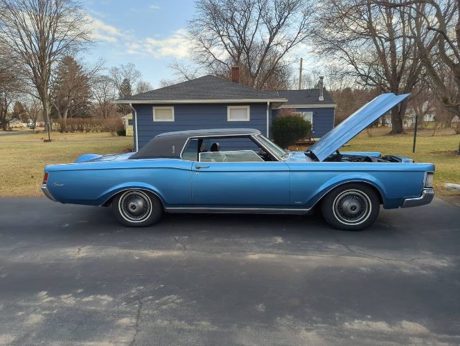 Lincoln-Continental-1969-Blue-22