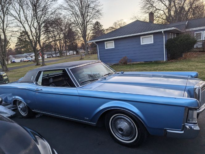 Lincoln-Continental-1969-Blue-7