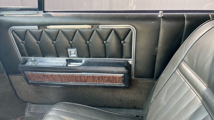 Lincoln-Continental-1969-Green-17