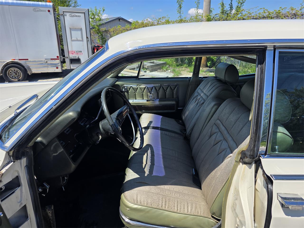 Lincoln-Continental-1969-White-Green-and-Gold-10