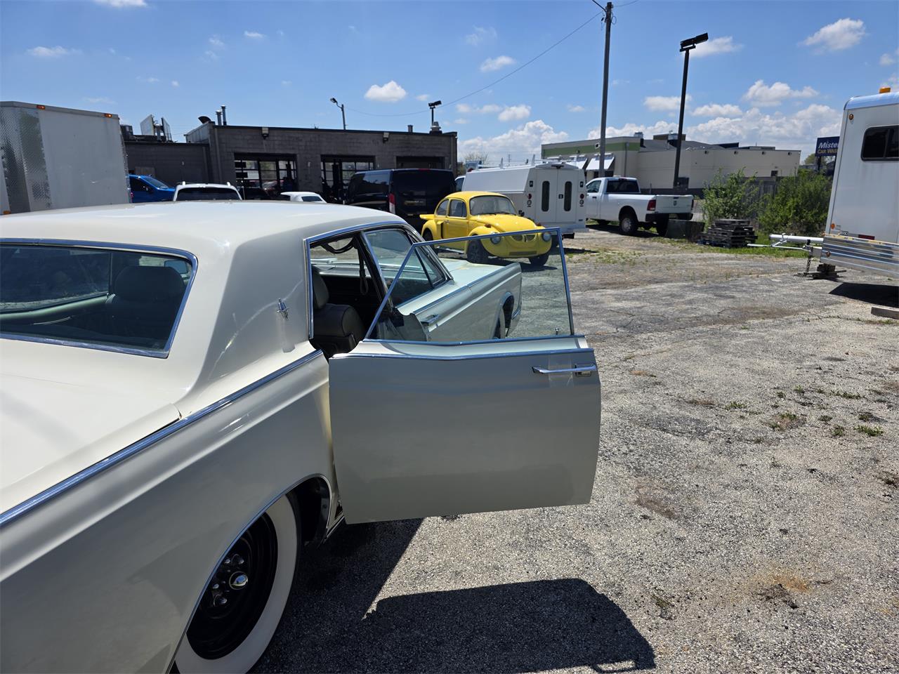 Lincoln-Continental-1969-White-Green-and-Gold-17