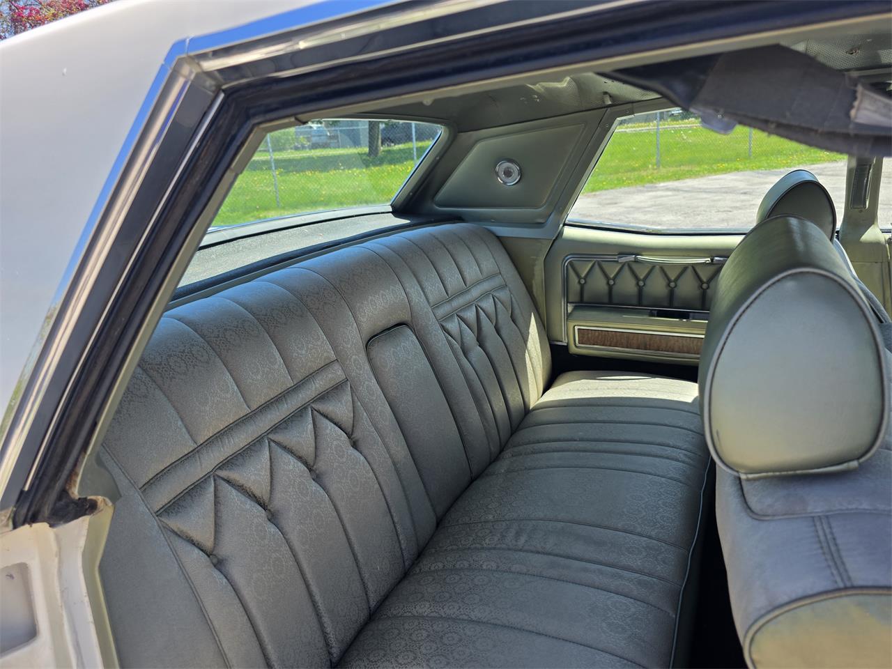 Lincoln-Continental-1969-White-Green-and-Gold-18