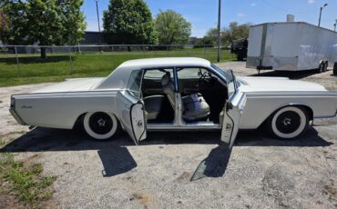 Lincoln-Continental-1969-White-Green-and-Gold-21