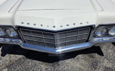 Lincoln-Continental-1969-White-Green-and-Gold-23