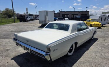Lincoln-Continental-1969-White-Green-and-Gold-24