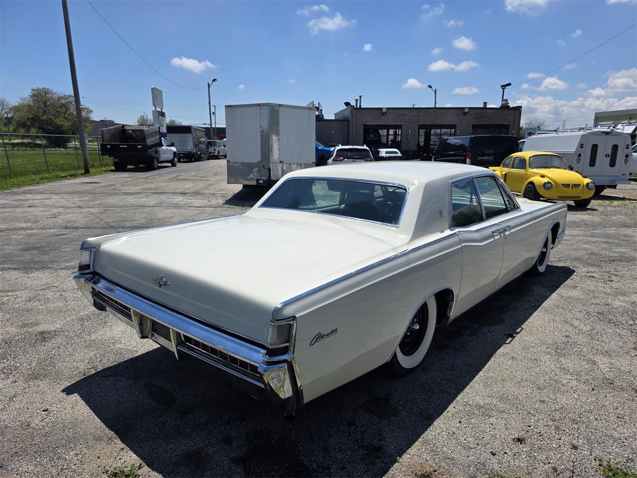 Lincoln-Continental-1969-White-Green-and-Gold-24