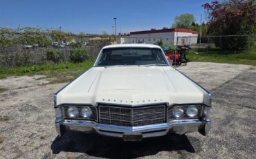 Lincoln-Continental-1969-White-Green-and-Gold-25