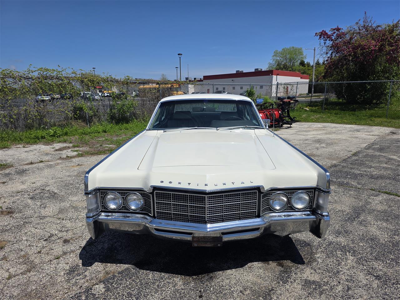 Lincoln-Continental-1969-White-Green-and-Gold-25