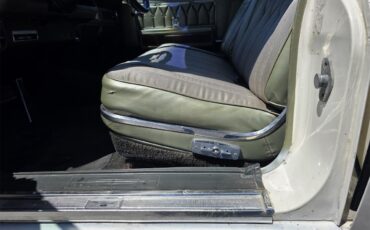 Lincoln-Continental-1969-White-Green-and-Gold-27