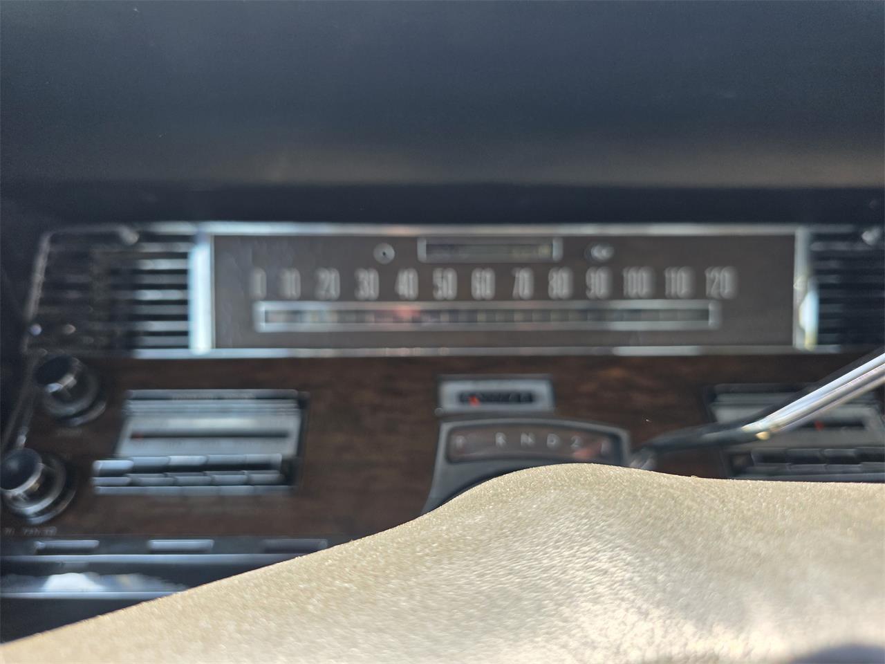 Lincoln-Continental-1969-White-Green-and-Gold-28