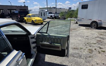 Lincoln-Continental-1969-White-Green-and-Gold-7