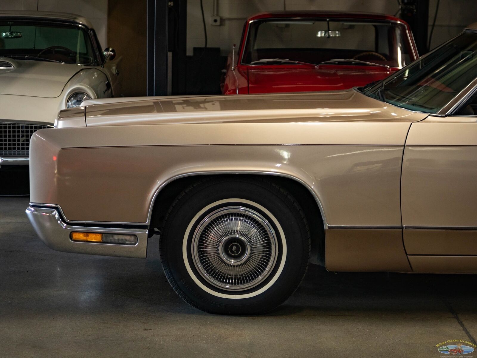 Lincoln-Continental-1970-4-Door-Sedan-4