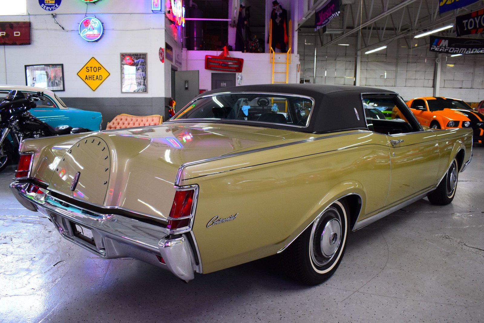 Lincoln-Continental-1971-Coupe-10