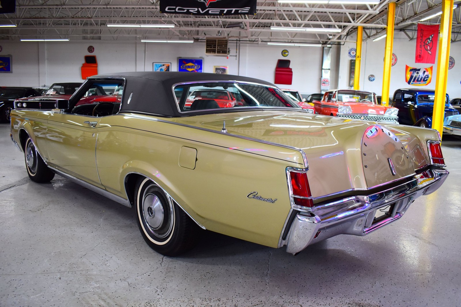 Lincoln-Continental-1971-Coupe-16