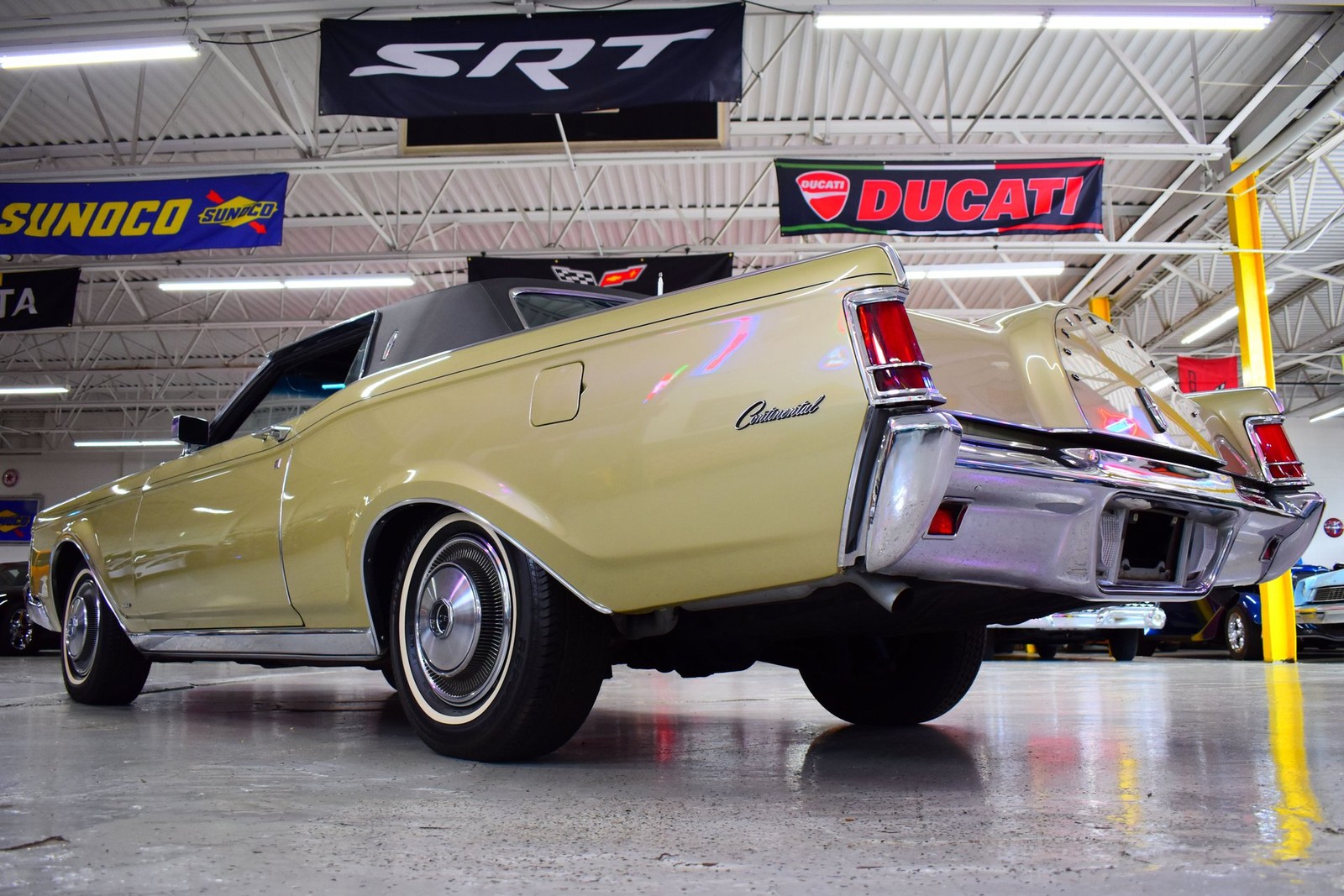 Lincoln-Continental-1971-Coupe-18