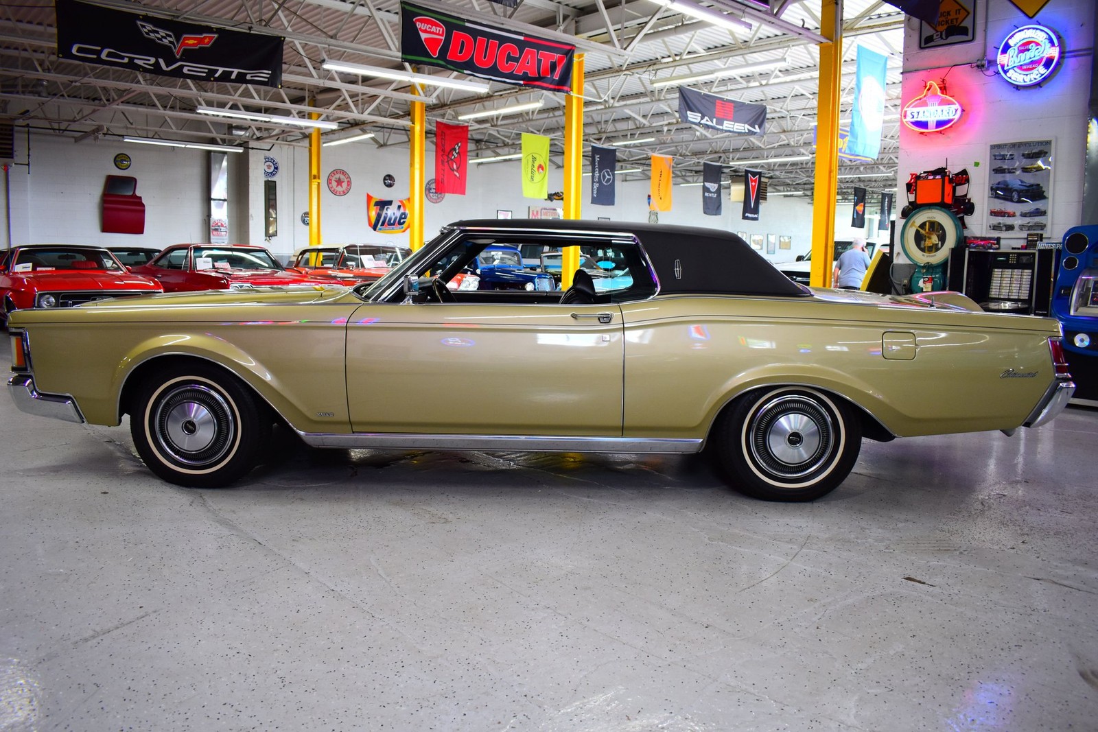 Lincoln-Continental-1971-Coupe-19