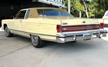 Lincoln-Continental-1976-Coupe-10