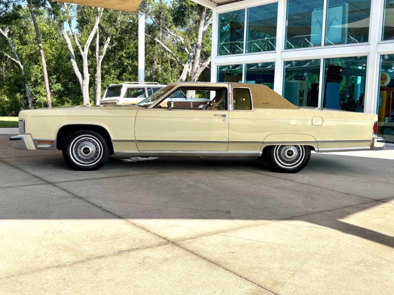 Lincoln-Continental-1976-Coupe-11