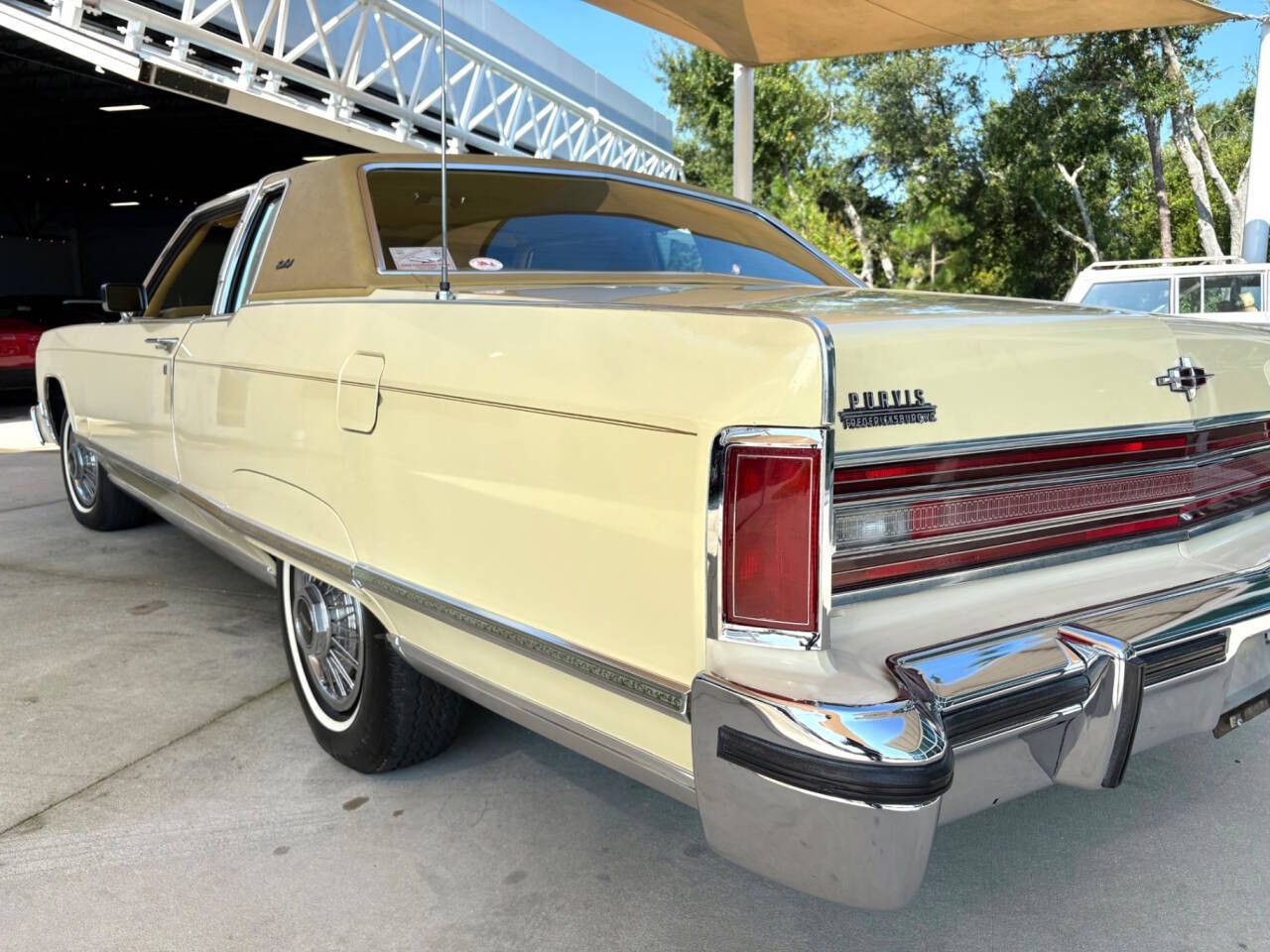 Lincoln-Continental-1976-Coupe-16
