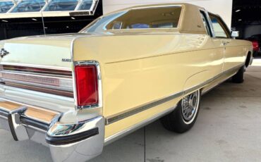 Lincoln-Continental-1976-Coupe-17
