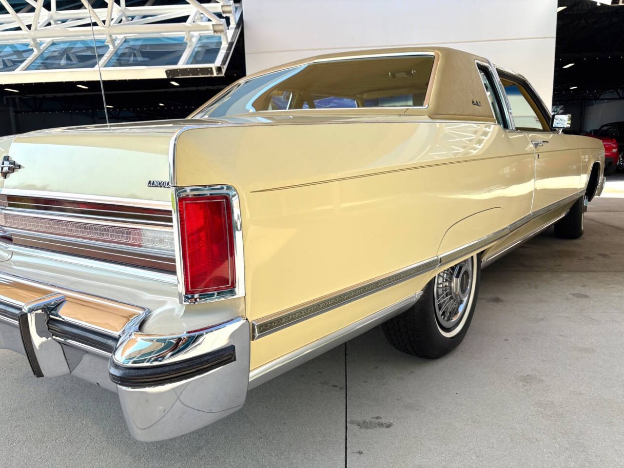 Lincoln-Continental-1976-Coupe-17