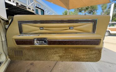 Lincoln-Continental-1976-Coupe-28