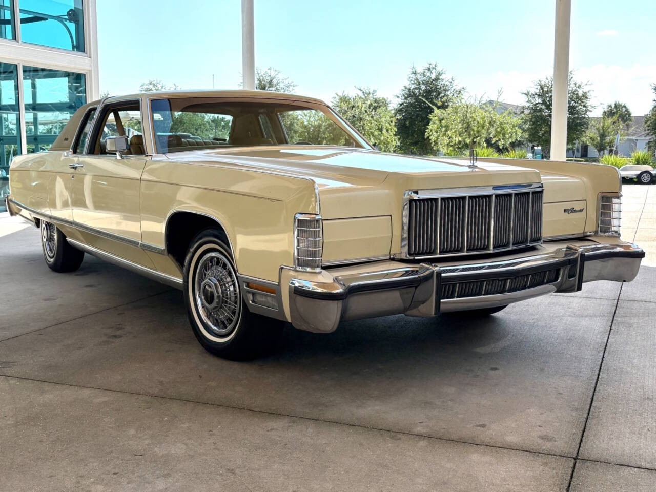 Lincoln-Continental-1976-Coupe-3
